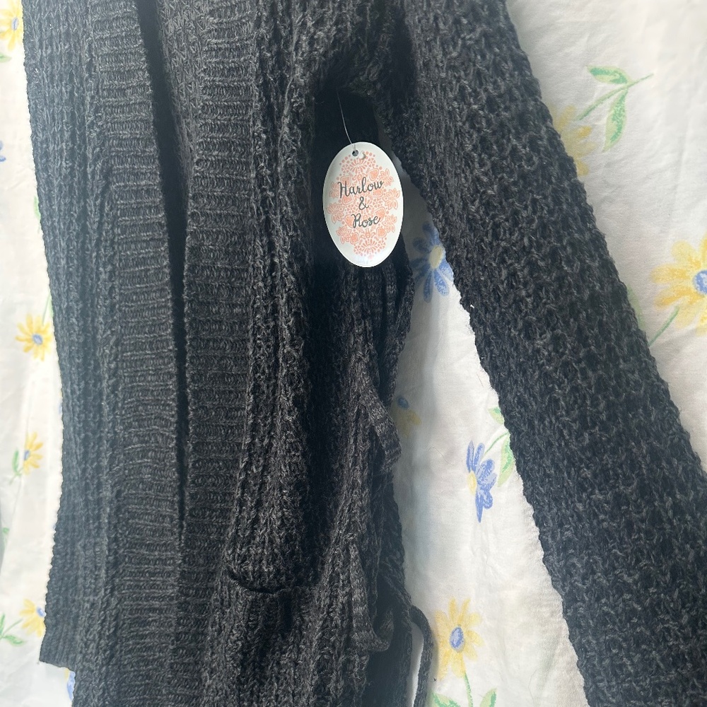 Harlow and Rose Small knit Gray Sweater